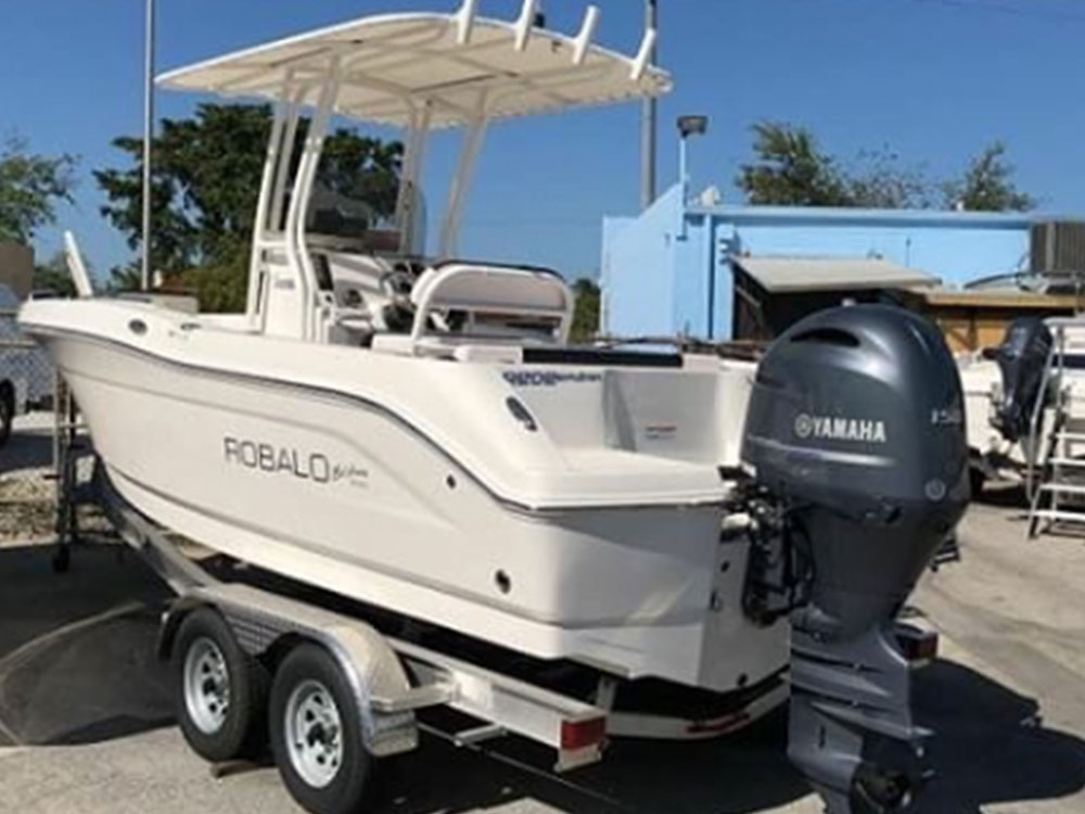 /Robalo%20Center%20Console%2021%20ft